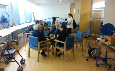 Jóvenes de la Casa Don Bosco mejoran sus habilidades comunicativas a través del intercambio generacional