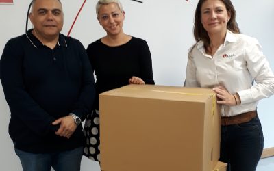 La empresa Lear Corporation dona equipos informáticos para los proyectos de la Fundación