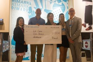 Primark dona 10.000 euros a la Fundación Ángel Tomás
