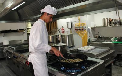 Cinco jóvenes del taller de Hostelería de la Fundación Ángel Tomás comienzan las prácticas en restaurantes