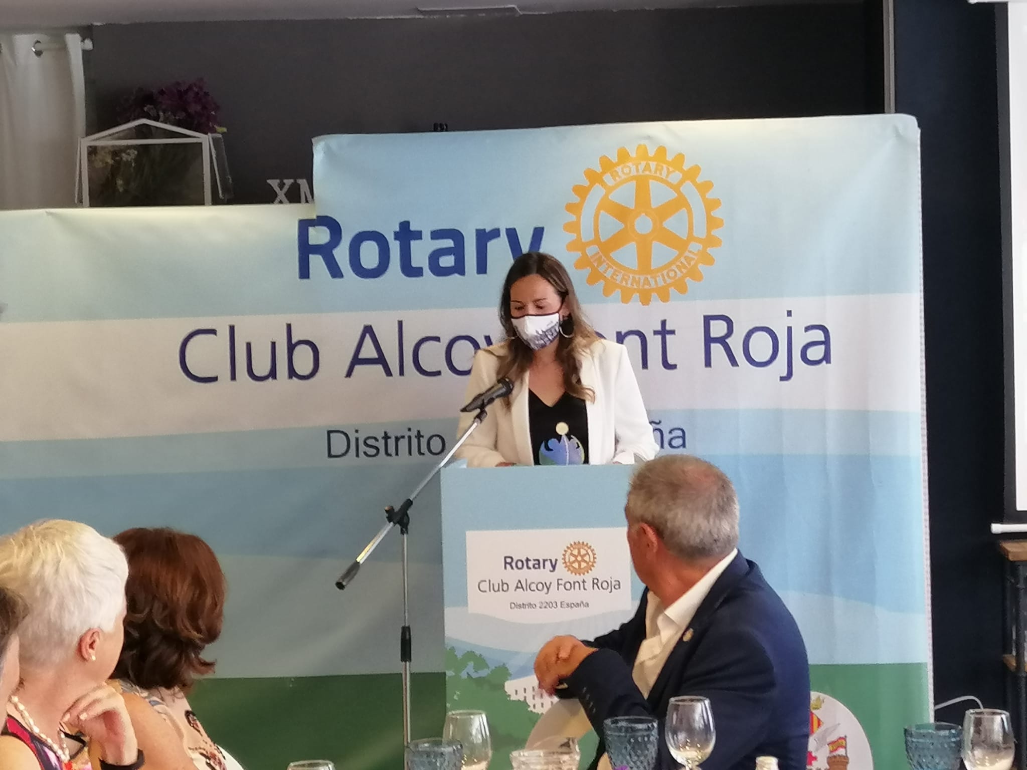 Rotary Club Font Roja de Alcoy premia el trabajo de Judit Pla al frente del PAE Don Bosco